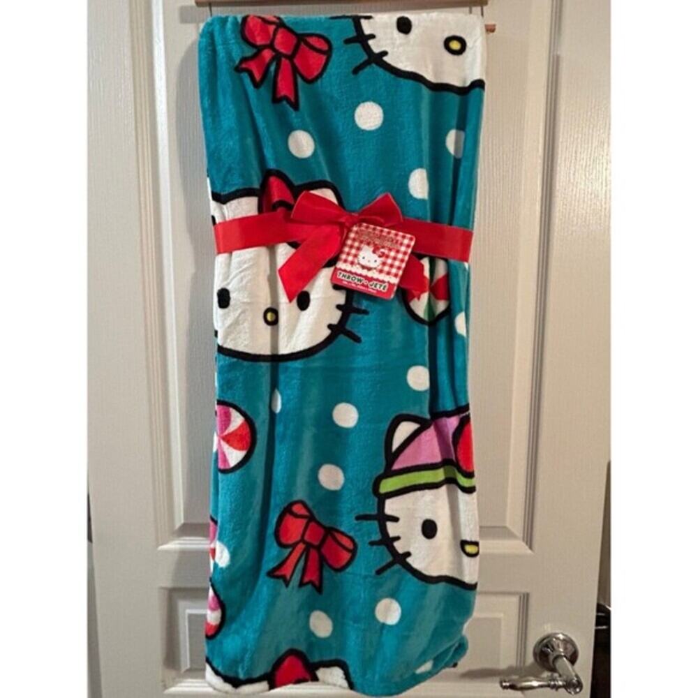 Hello Kitty blue christmas blanket - peppermint dots